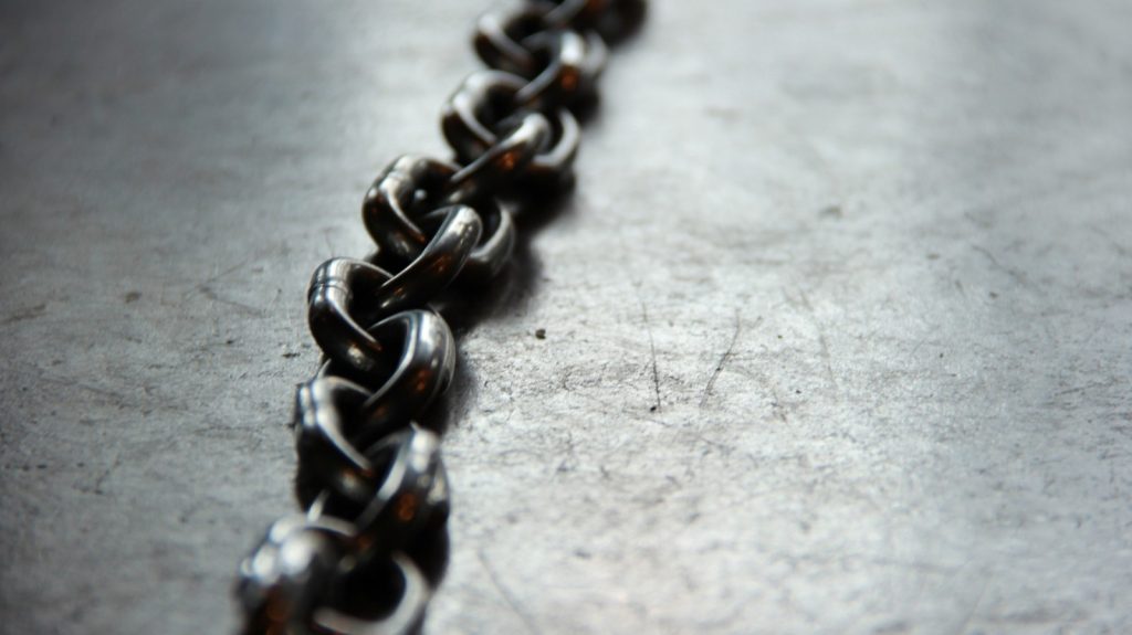 chain-link-metal-strong-connect-connected